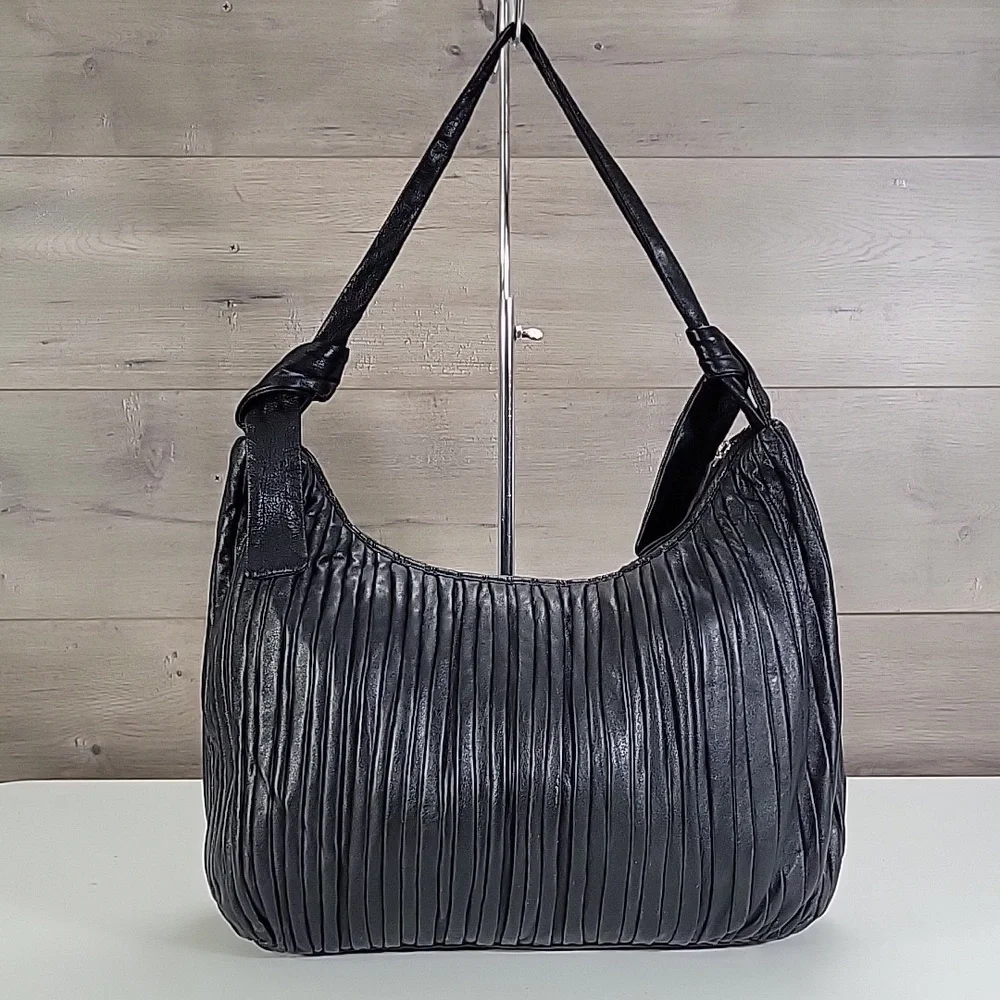 Marta Ponti Black Pleated Leather Shoulder Bag - Classic Women's Hobo